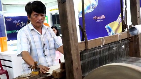 Dựng lại cơ đồ từ sự điêu tàn của làng lụa Mã Châu - Ảnh 1. Dựng lại cơ đồ từ sự điêu tàn của làng lụa Mã Châu - Ảnh 1.
