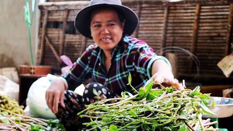 Sắp cuối lũ 2018, giá cả đặc sản lũ miền Tây càng chộn rộn - Ảnh 12. Sắp cuối lũ 2018, giá cả đặc sản lũ miền Tây càng chộn rộn - Ảnh 12.