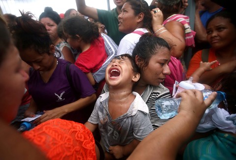 Mexico hé cửa biên giới cho người di cư nhưng ông Trump vẫn khen - Ảnh 3. Mexico hé cửa biên giới cho người di cư nhưng ông Trump vẫn khen - Ảnh 3.
