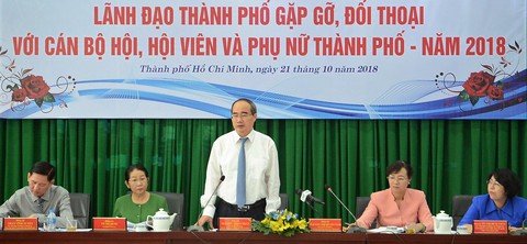 Khổ như nữ công nhân vệ sinh - Ảnh 1. Khổ như nữ công nhân vệ sinh - Ảnh 1.