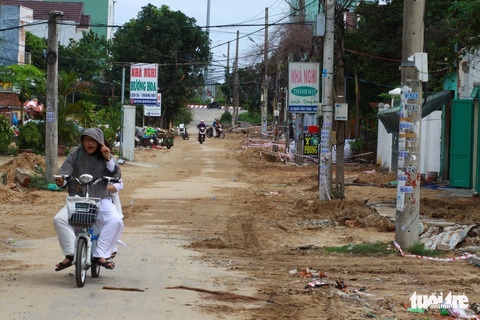 Những con đường ở Đà Nẵng ngổn ngang trước mùa mưa lũ - Ảnh 6. Những con đường ở Đà Nẵng ngổn ngang trước mùa mưa lũ - Ảnh 6.