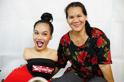 Cô gái không tay trở thành vlogger làm đẹp nổi tiếng - Ảnh 5. Cô gái không tay trở thành vlogger làm đẹp nổi tiếng - Ảnh 5.
