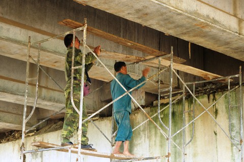 Tiếp tục sửa chữa cầu, hầm chui cao tốc bị thấm nước - Ảnh 3. Tiếp tục sửa chữa cầu, hầm chui cao tốc bị thấm nước - Ảnh 3.