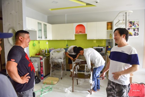 Cư dân chung cư Carina trở về nhà sau vụ cháy thảm khốc - Ảnh 4. Cư dân chung cư Carina trở về nhà sau vụ cháy thảm khốc - Ảnh 4.