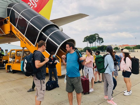 Vietnam Airlines lùi giờ nhiều chuyến bay đến Đài Bắc do bão - Ảnh 1. Vietnam Airlines lùi giờ nhiều chuyến bay đến Đài Bắc do bão - Ảnh 1.