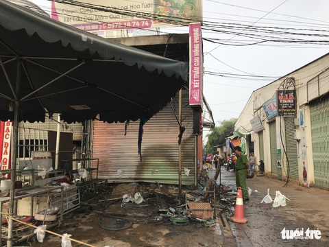 Cháy shop hoa ở Buôn Ma Thuột, 2 người chết - Ảnh 3. Cháy shop hoa ở Buôn Ma Thuột, 2 người chết - Ảnh 3.