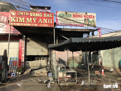 Cháy shop hoa ở Buôn Ma Thuột, 2 người chết - Ảnh 1. Cháy shop hoa ở Buôn Ma Thuột, 2 người chết - Ảnh 1.