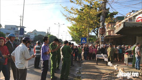 Cháy shop hoa ở Buôn Ma Thuột, 2 người chết - Ảnh 2. Cháy shop hoa ở Buôn Ma Thuột, 2 người chết - Ảnh 2.