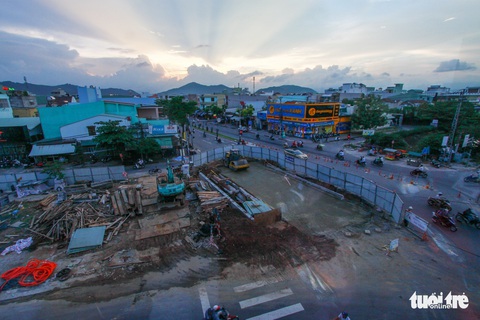 Những con đường ở Đà Nẵng ngổn ngang trước mùa mưa lũ - Ảnh 1. Những con đường ở Đà Nẵng ngổn ngang trước mùa mưa lũ - Ảnh 1.