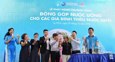 Cộng đồng chung tay mang nước sạch đến các gia đình khó khăn - Ảnh 1. Cộng đồng chung tay mang nước sạch đến các gia đình khó khăn - Ảnh 1.