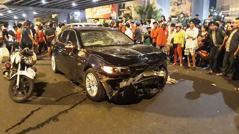 Khởi tố, bắt tạm giam nữ lái xe BMW tông hàng loạt xe máy - Ảnh 1. Khởi tố, bắt tạm giam nữ lái xe BMW tông hàng loạt xe máy - Ảnh 1.