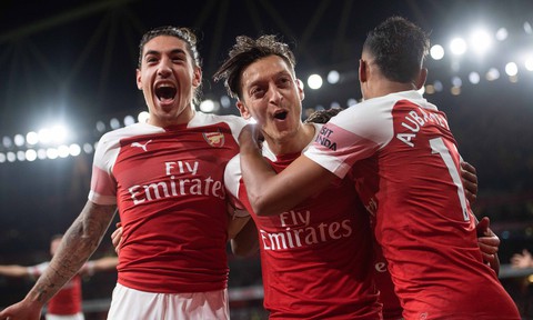 Trở lại sau chấn thương, Mesut Ozil đưa Arsenal vào tốp 4 - Ảnh 1. Trở lại sau chấn thương, Mesut Ozil đưa Arsenal vào tốp 4 - Ảnh 1.