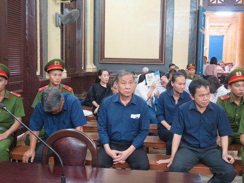 Vụ Hứa Thị Phấn: Thư ký bà Phấn vẫn kêu oan - Ảnh 1. Vụ Hứa Thị Phấn: Thư ký bà Phấn vẫn kêu oan - Ảnh 1.