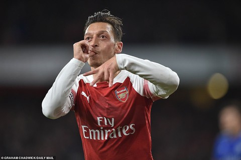 Trở lại sau chấn thương, Mesut Ozil đưa Arsenal vào tốp 4 - Ảnh 2. Trở lại sau chấn thương, Mesut Ozil đưa Arsenal vào tốp 4 - Ảnh 2.