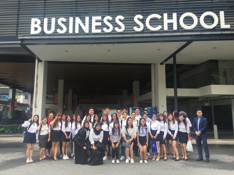 Sinh viên ICAEW Việt Nam trải nghiệm tại Singapore - Ảnh 1. Sinh viên ICAEW Việt Nam trải nghiệm tại Singapore - Ảnh 1.