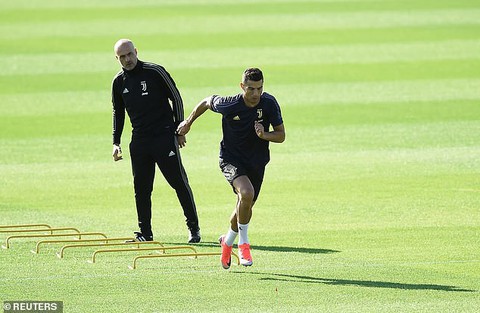 Ronaldo: Tôi luôn là tấm gương cho mọi người - Ảnh 2.