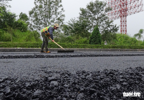 Đắp nhựa mới cao tốc Liên Khương - Đà Lạt - Ảnh 2. Đắp nhựa mới cao tốc Liên Khương - Đà Lạt - Ảnh 2.