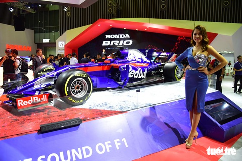 Những người đẹp hâm nóng triển lãm xe Vietnam Motor Show 2018 - Ảnh 5.