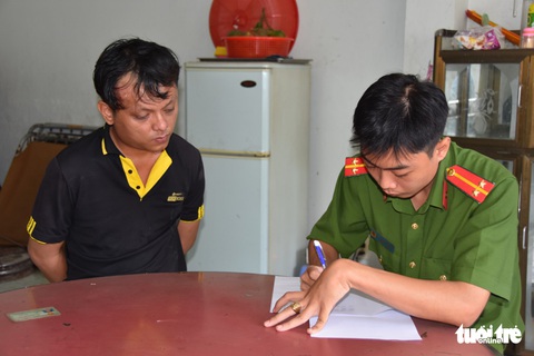 Khởi tố 2 nghi can đón đường chủ cũ cướp gần nửa tỉ đồng - Ảnh 1. Khởi tố 2 nghi can đón đường chủ cũ cướp gần nửa tỉ đồng - Ảnh 1.