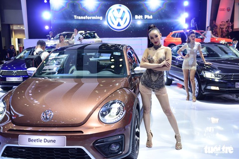 Những người đẹp hâm nóng triển lãm xe Vietnam Motor Show 2018 - Ảnh 10.