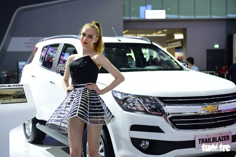Những người đẹp hâm nóng triển lãm xe Vietnam Motor Show 2018 - Ảnh 13.