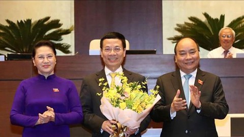 Ông Nguyễn Mạnh Hùng chính thức là bộ trưởng Bộ Thông tin - truyền thông - Ảnh 2. Ông Nguyễn Mạnh Hùng chính thức là bộ trưởng Bộ Thông tin - truyền thông - Ảnh 2.