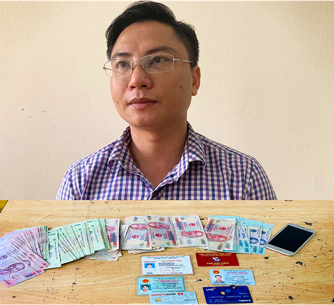 Bắt giữ nghi phạm giả danh nhà báo tống tiền doanh nghiệp - Ảnh 1. Bắt giữ nghi phạm giả danh nhà báo tống tiền doanh nghiệp - Ảnh 1.