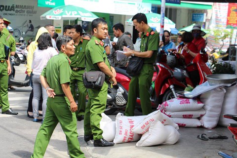 Nghi phạm đâm chủ quán gạo: đủ cơ sở cấu thành tội giết người - Ảnh 2. Nghi phạm đâm chủ quán gạo: đủ cơ sở cấu thành tội giết người - Ảnh 2.