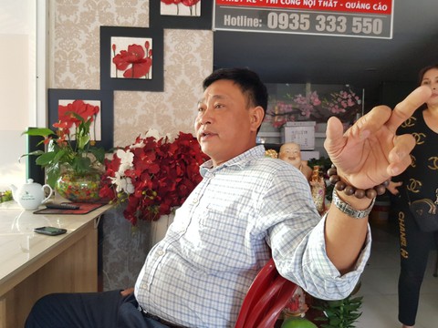 Truy sát tận nhà, tạt sơn do mâu thuẫn kinh doanh? - Ảnh 2. Truy sát tận nhà, tạt sơn do mâu thuẫn kinh doanh? - Ảnh 2.