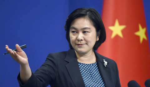 Trung Quốc khuyên ông Trump xài điện thoại Huawei để chống nghe lén - Ảnh 1. Trung Quốc khuyên ông Trump xài điện thoại Huawei để chống nghe lén - Ảnh 1.