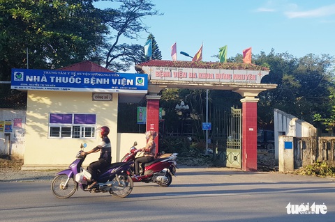 Trưởng phòng trung tâm y tế vung ghế, dọa nạt nữ điều dưỡng - Ảnh 1. Trưởng phòng trung tâm y tế vung ghế, dọa nạt nữ điều dưỡng - Ảnh 1.