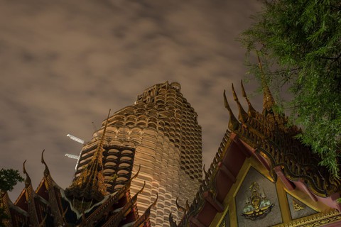 Sathorn Unique Tower - Tòa tháp ‘ma’ bị lãng quên ở Bangkok - Ảnh 2. Sathorn Unique Tower - Tòa tháp ‘ma’ bị lãng quên ở Bangkok - Ảnh 2.