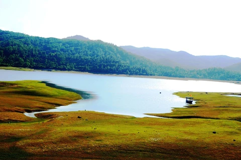 Cuối tuần đi ngắm hồ Phú Ninh mùa nước cạn - Ảnh 1. Cuối tuần đi ngắm hồ Phú Ninh mùa nước cạn - Ảnh 1.