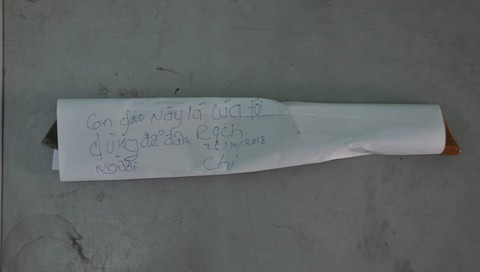 Bị cứa cổ khi đang ngủ trong quán nhậu - Ảnh 1. Bị cứa cổ khi đang ngủ trong quán nhậu - Ảnh 1.