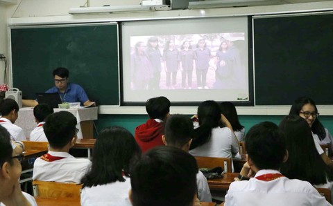 Học sinh cấp 2 làm phim để… học văn - Ảnh 1. Học sinh cấp 2 làm phim để… học văn - Ảnh 1.
