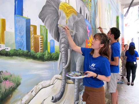 Tranh tường, graffiti và... bôi bẩn đường phố - Ảnh 2. Tranh tường, graffiti và... bôi bẩn đường phố - Ảnh 2.