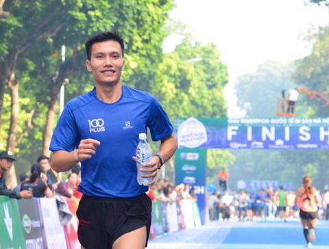 Nhìn lại giải Marathon Quốc tế Di sản Hà Nội 2018 - Ảnh 3. Nhìn lại giải Marathon Quốc tế Di sản Hà Nội 2018 - Ảnh 3.