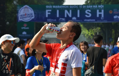 Nhìn lại giải Marathon Quốc tế Di sản Hà Nội 2018 - Ảnh 6. Nhìn lại giải Marathon Quốc tế Di sản Hà Nội 2018 - Ảnh 6.