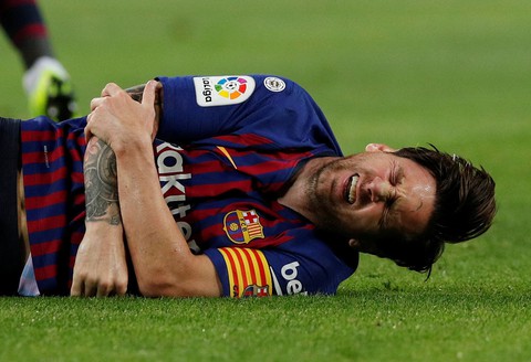 CĐV than khóc vì Messi vắng El Clasico - Ảnh 1. CĐV than khóc vì Messi vắng El Clasico - Ảnh 1.