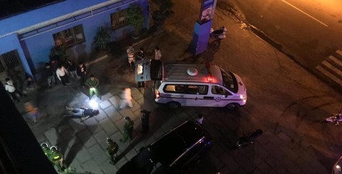 Tạm giữ khẩn cấp ba nghi phạm vụ hỗn chiến chết người trong đêm - Ảnh 2. Tạm giữ khẩn cấp ba nghi phạm vụ hỗn chiến chết người trong đêm - Ảnh 2.