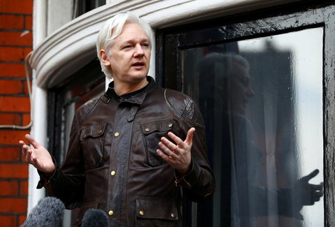 Nhà sáng lập WikiLeaks sẽ ra đầu thú nếu không bị dẫn độ về Mỹ - Ảnh 1. Nhà sáng lập WikiLeaks sẽ ra đầu thú nếu không bị dẫn độ về Mỹ - Ảnh 1.