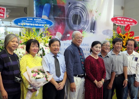 Giấc mơ màu - tranh của nhiếp ảnh gia và nhà báo - Ảnh 1. Giấc mơ màu - tranh của nhiếp ảnh gia và nhà báo - Ảnh 1.