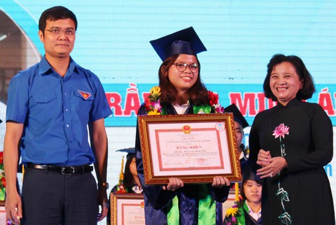 TP.HCM vinh danh 78 thủ khoa - Ảnh 1. TP.HCM vinh danh 78 thủ khoa - Ảnh 1.