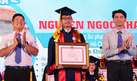 TP.HCM vinh danh 78 thủ khoa - Ảnh 4. TP.HCM vinh danh 78 thủ khoa - Ảnh 4.