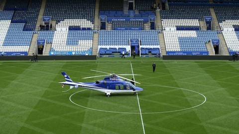 Trực thăng của ông chủ CLB Leicester City bốc cháy - Ảnh 2. Trực thăng của ông chủ CLB Leicester City bốc cháy - Ảnh 2.