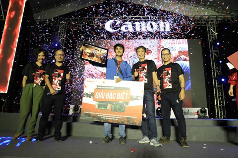 Sửa ảnh đoạt giải vì sợ cổ xúy... ăn thịt chó - Ảnh 2. Sửa ảnh đoạt giải vì sợ cổ xúy... ăn thịt chó - Ảnh 2.