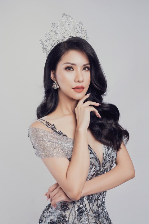 Tiếp viên hàng không VN thi Hoa hậu quý bà quốc tế 2018 - Ảnh 1. Tiếp viên hàng không VN thi Hoa hậu quý bà quốc tế 2018 - Ảnh 1.