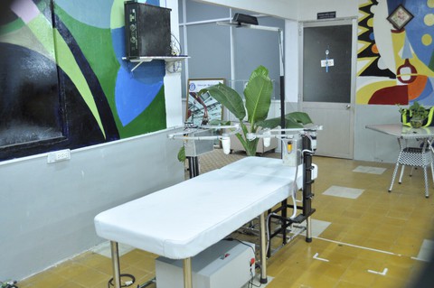 Sinh viên chế tạo robot mátxa, giành giải nhất nghiên cứu khoa học - Ảnh 3. Sinh viên chế tạo robot mátxa, giành giải nhất nghiên cứu khoa học - Ảnh 3.
