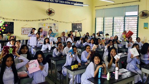 Học trò Sài Gòn tặng nhau... bịch muối để tình bạn đậm đà hơn - Ảnh 4. Học trò Sài Gòn tặng nhau... bịch muối để tình bạn đậm đà hơn - Ảnh 4.