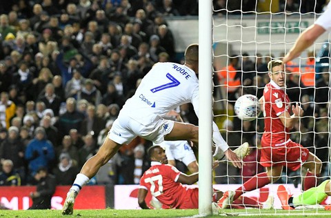 Bàn tay của chúa tái hiện ở trận Leeds United - Nottingham - Ảnh 1. Bàn tay của chúa tái hiện ở trận Leeds United - Nottingham - Ảnh 1.